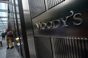 Агентство Moody's изменило рейтинг России со «стабильного» на «негативный»