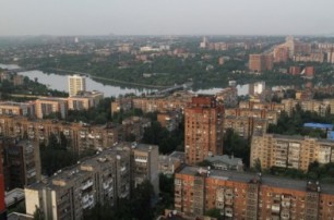 В разных районах Донецка слышны выстрелы и взрывы