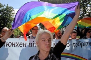 «Свобода» требует запретить гей-парад, чтобы избежать терактов