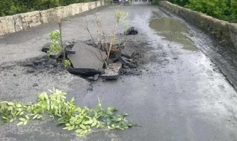 В Донецкой области взорвали еще 2 автомобильных моста