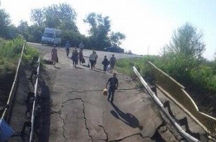 В Луганской области взорвали мост через реку Айдар