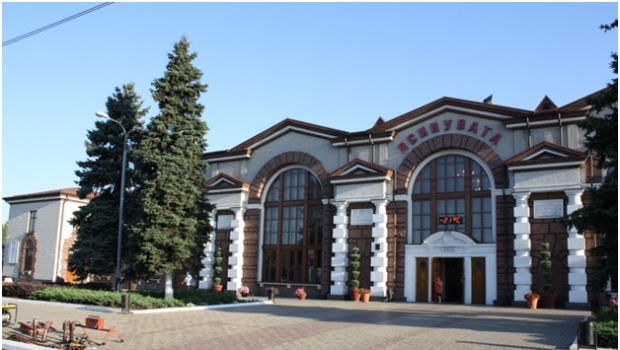 Из-за боевых действий закрыли движение поездов по станции Ясиноватая