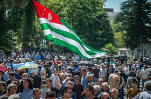 Евросоюз не собирается признавать президентские выборы в Абхазии