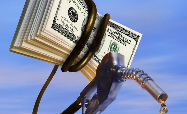 Несмотря на укрепление гривны, АЗС не снижают цены на бензин
