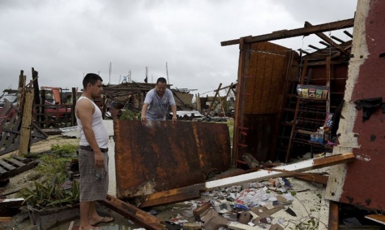 Ураган в Мексике оставил без крыш 30 тысяч домов