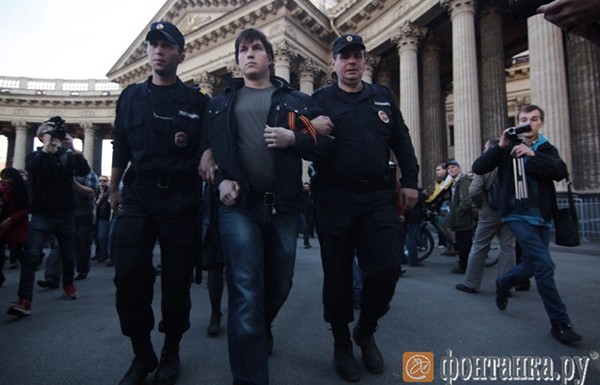 В Петербурге на Марше Мира начались драки и аресты
