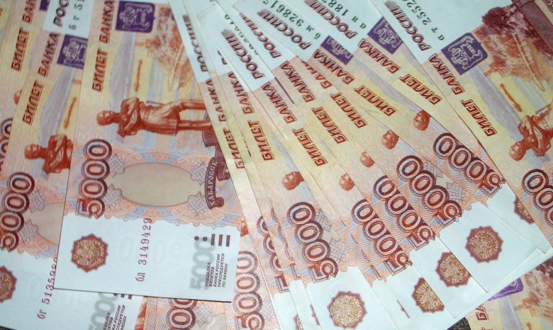Российский рубль упал до рекордного минимума