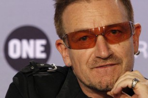 Лидер U2 рассказал, почему носит черные очки