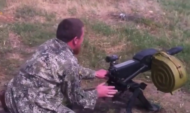 ДНРовец Моторола обстреливает свои позиции из гранатомета (видео)