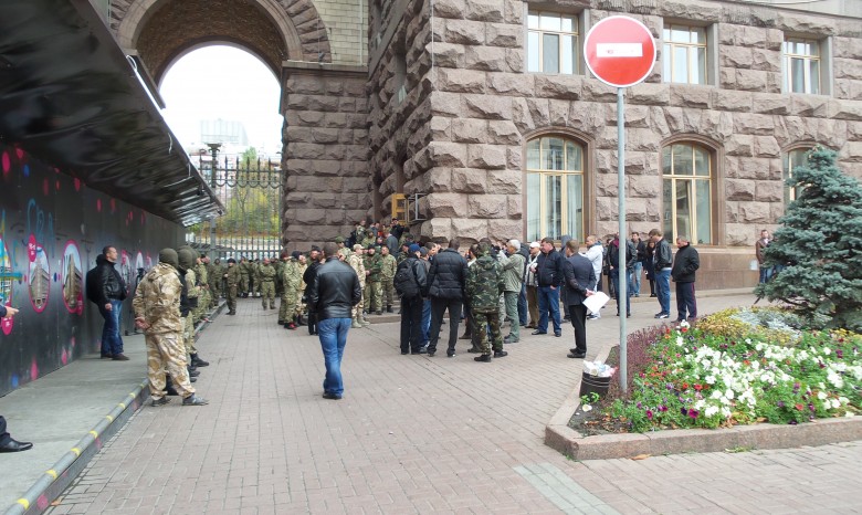 Кличко защищают от киевлян милиция и титушки