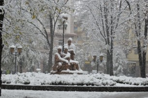 Рекордные снегопады накрыли Украину (фото)