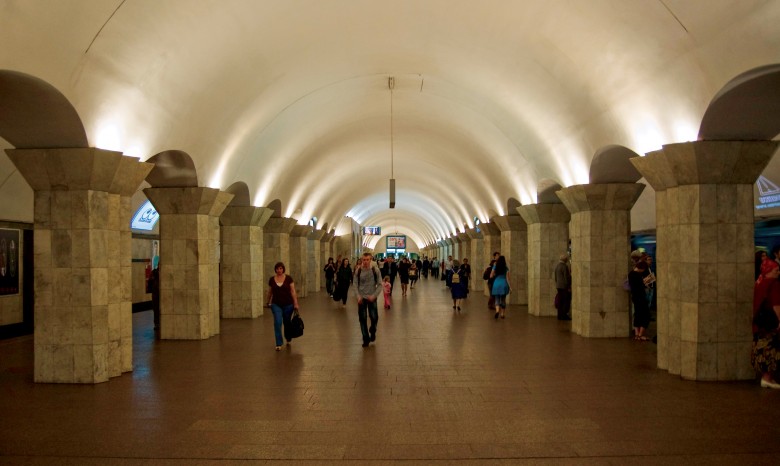 Киевское метро снова парализовано — заминированы две станции