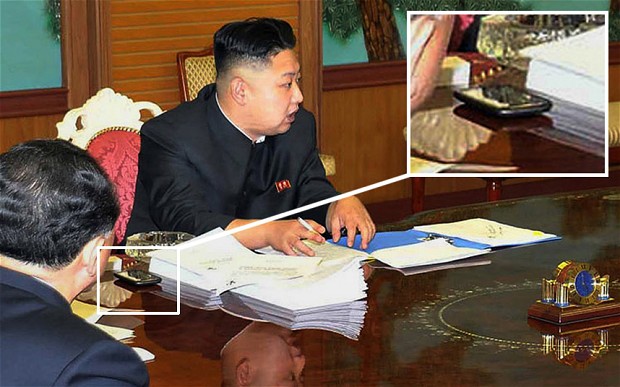 Чиновникам Северной Кореи запретили курить заграничные сигареты