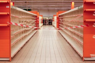 Поставщики ряда товаров приостанавливают продажи в России