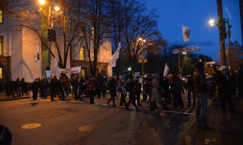 Заемщики перекрыли улицу Грушевского в Киеве