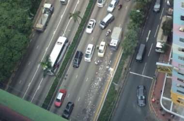 В Гонконге из-за ДТП на дороге рассыпались миллионы долларов