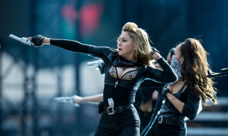 Пираты украли и выложили в сеть еще 14 новых песен Мадонны