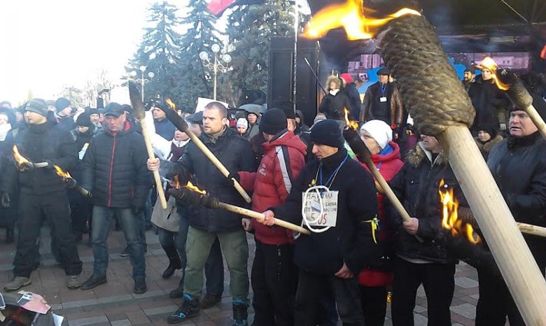 Активисты Финансового Майдана угрожают сжечь Раду