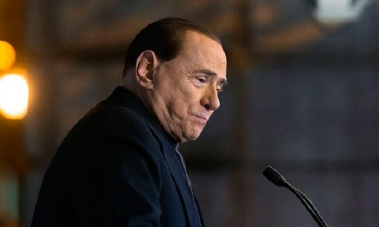 Бывший премьер Италии Сильвио Берлускони встал на костыли