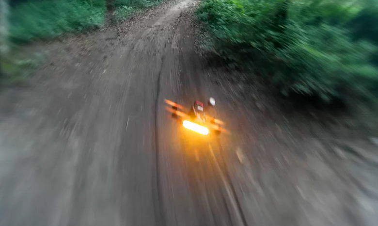 Сумасшедшие гонки на дронах по лесу