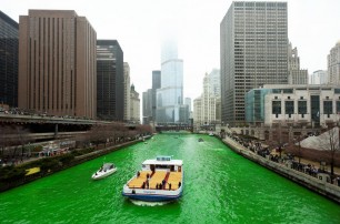 В Чикаго выкрасили реку ко Дню святого Патрика (видео)