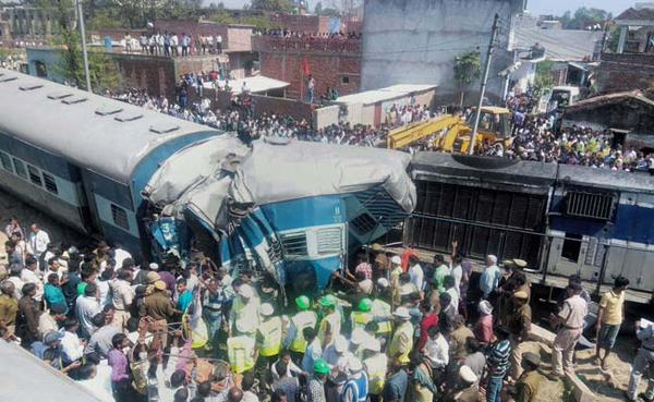 Крушение поезда в Индии унесло жизни 30 человек