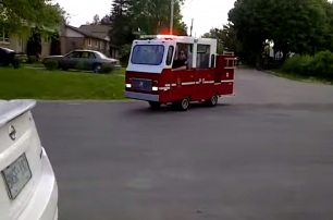 В Канаде нашли самую маленькую пожарную машину в мире