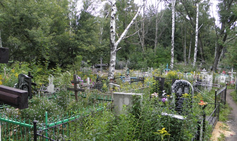 Работник кладбища раскопал могилу в Якутске чтобы забрать iPhone у покойника