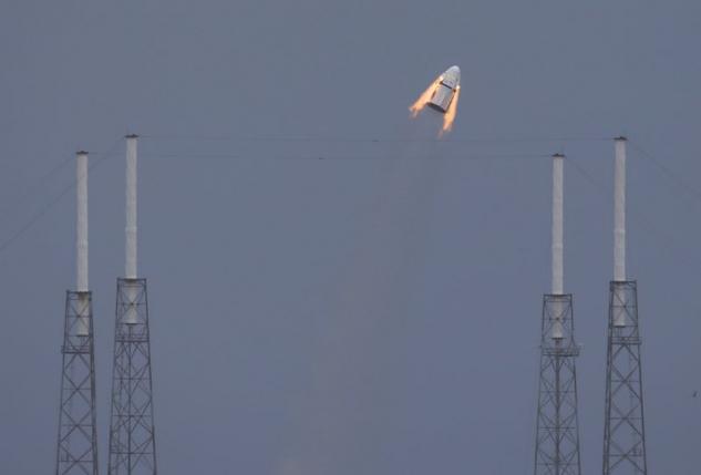 SpaceX впервые успешно испытала свой пилотируемый корабль (видео)