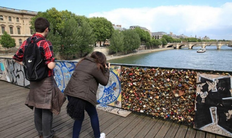 С парижского Моста искусств уберут все «замки любви»