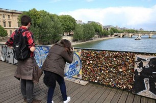 С парижского Моста искусств уберут все «замки любви»
