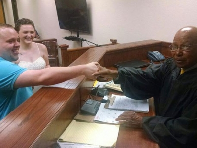 Американский судья заставил техасца жениться под угрозой тюрьмы