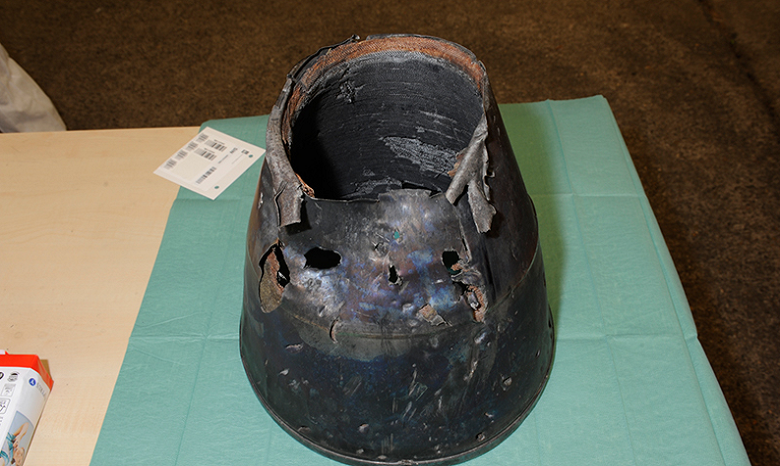 Следователи показали часть сбившей самолет MH17 ракеты из «Бука»