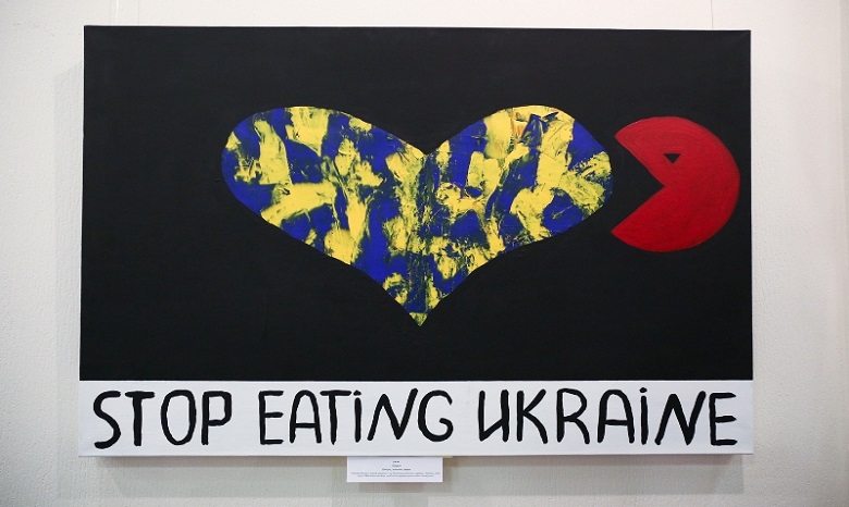 STOP eating Ukraine: в Киеве открылась выставка оппозиционного российского художника