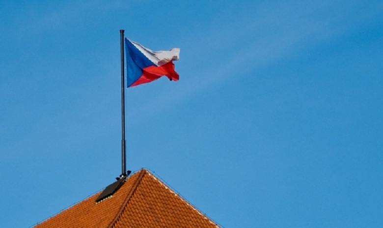 Чешский премьер хочет ускорить выдачу рабочих виз украинцам