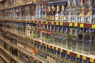 Кабмин обнародовал решение о повышении цен на водку почти на треть – вступит в силу через 10 дней