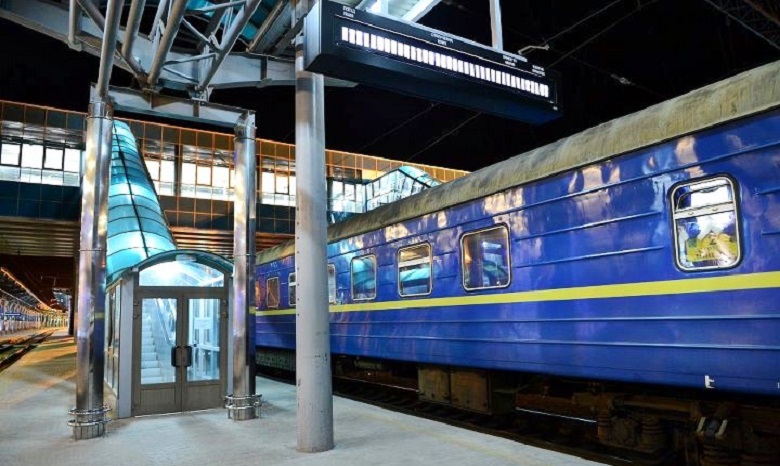 «Укрзализныця» уже назначила 18 дополнительных поездов на зимние праздники