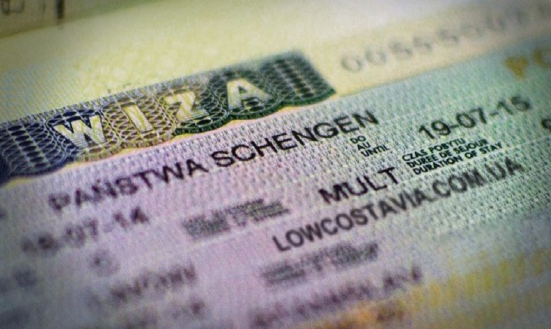 Кому не выгоден безвиз, или Как в Украине торгуют шенгенскими визами