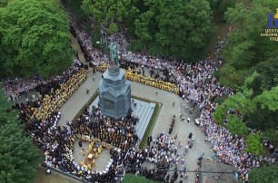 В Крестном ходе Украинской Православной Церкви приняли участие около 100 тыс верующих