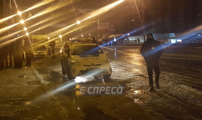 В Киеве подорвали автомобиль полицейских