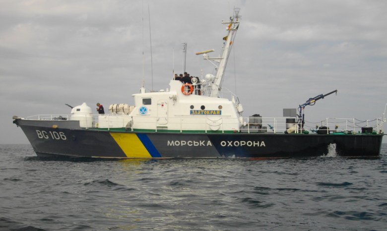 Пограничники задержали в Азовском море корабль под флагом РФ