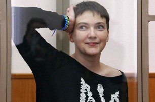 Савченко обнародовала видео, на котором снимает с себя рубашку