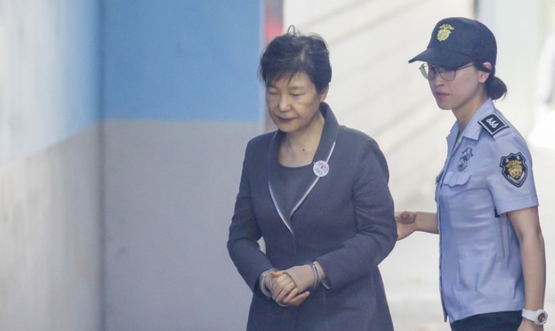 Бывший президент Южной Кореи приговорена к 24 годам тюрьмы за коррупцию