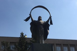 Вместо Ленина - памятник Пресвятой Богородицы