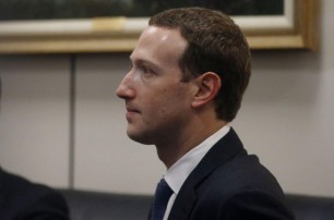Цукерберг извинился перед конгрессом США за утечку персональных данных