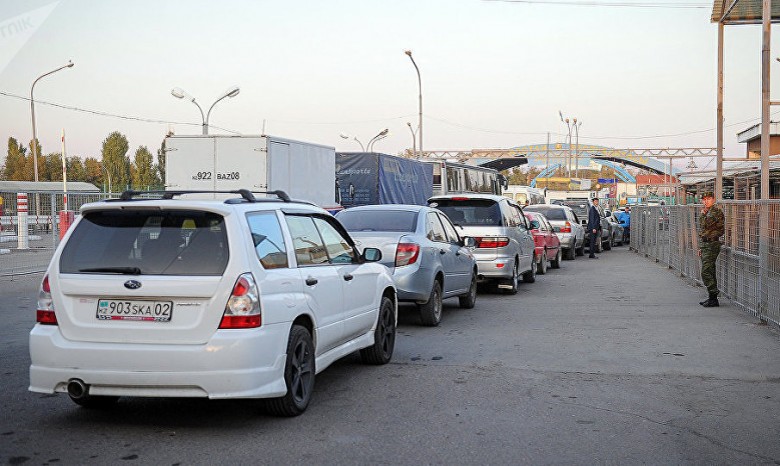 На границе с Польшей и Словакией застряли сотни автомобилей