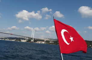 Правительство Турции решило продлить чрезвычайное положение