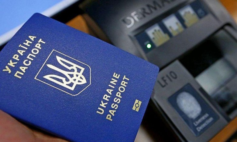 В Украине значительно уменьшилась очередь на получение загранпаспортов