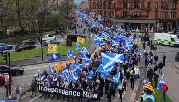 Шотландцы вышли на митинг с требованием отделиться от Великобритании