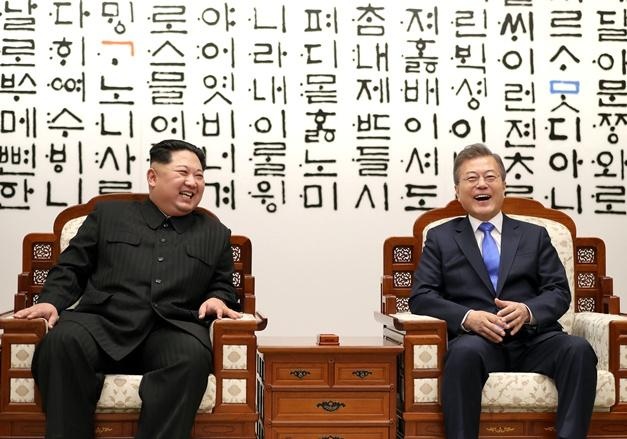 Лидеры Северной и Южной Кореи провели незапланированную встречу